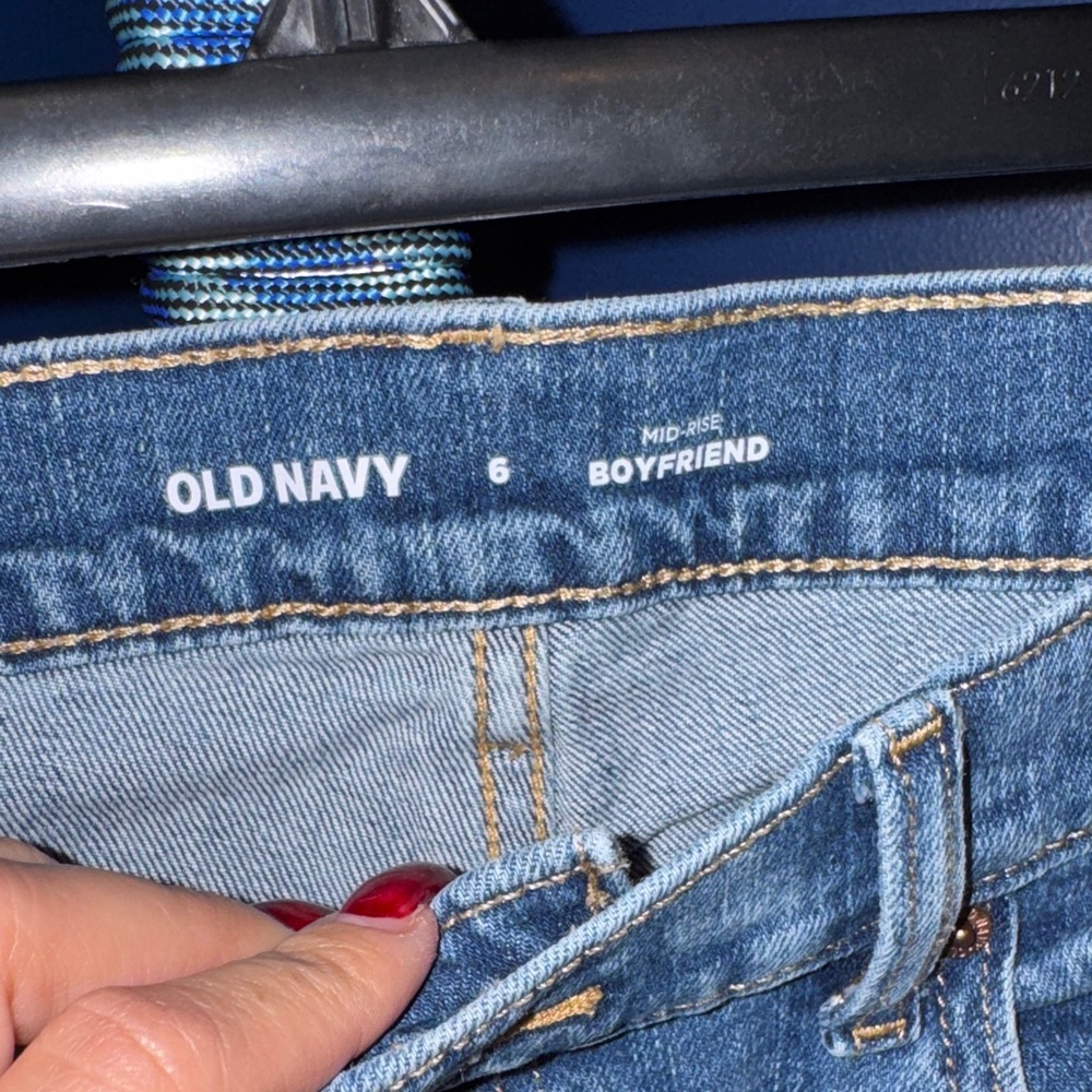 Old Navy -Mid-Rise Distressed Boyfriend Jeans – Size 6 - Picture 5 of 15